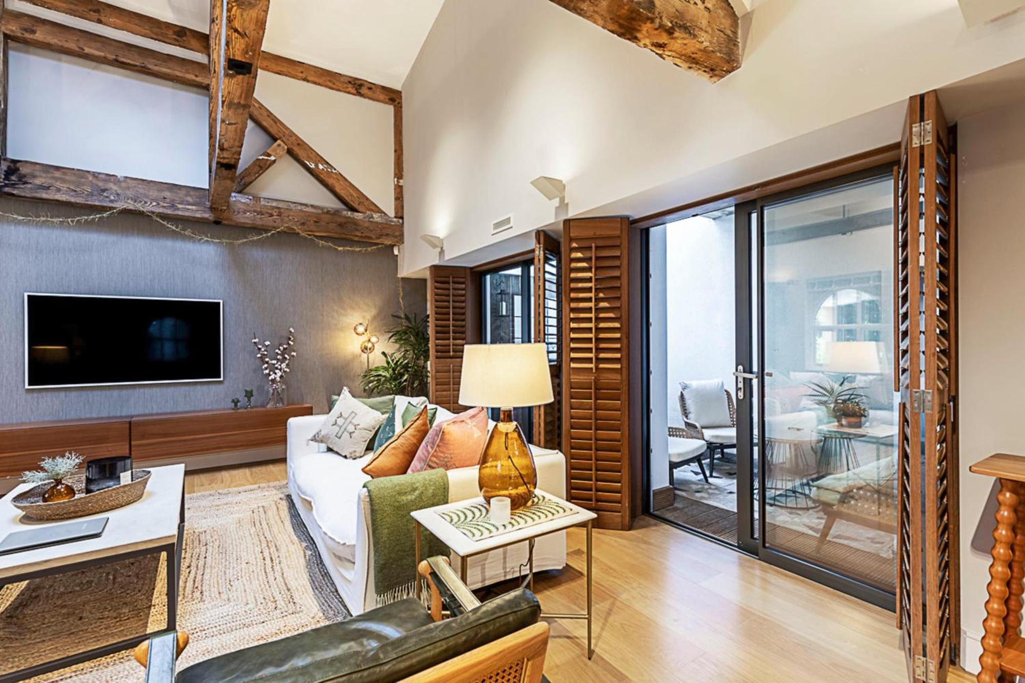Vakantiehuis Pepys House A Modern Touch Of History *