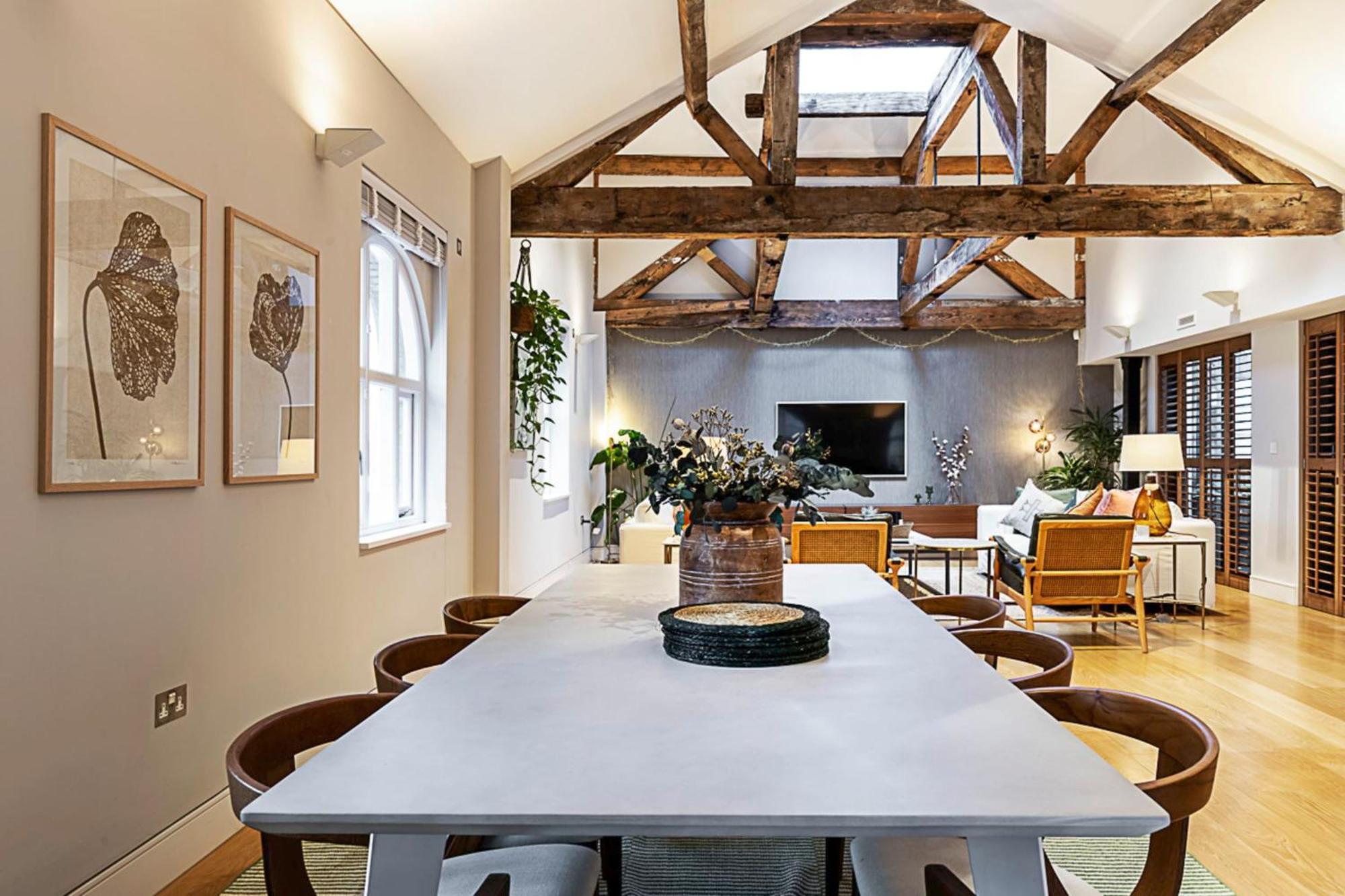 Vakantiehuis Pepys House A Modern Touch Of History Londen