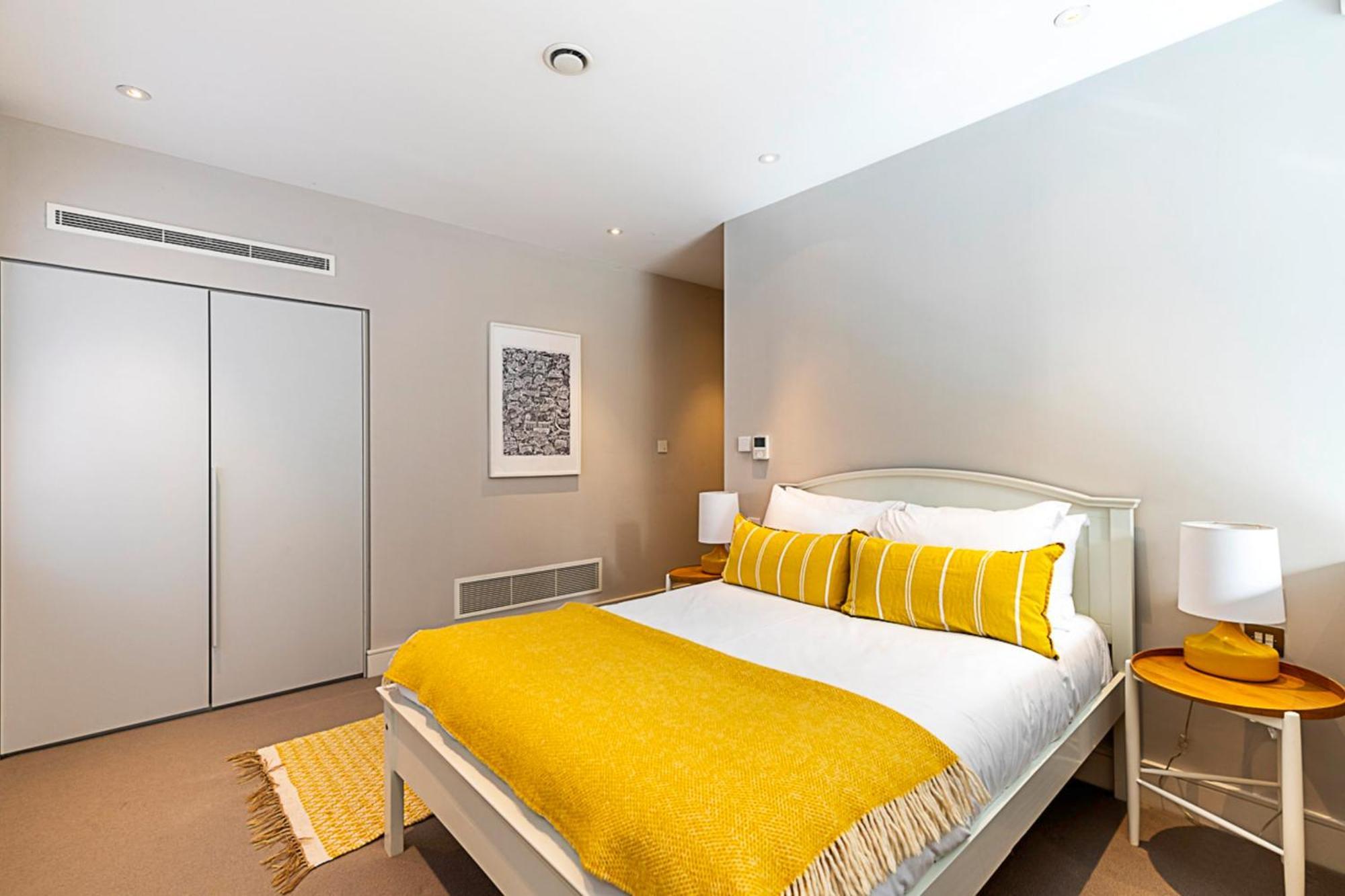 Vakantiehuis Pepys House A Modern Touch Of History *