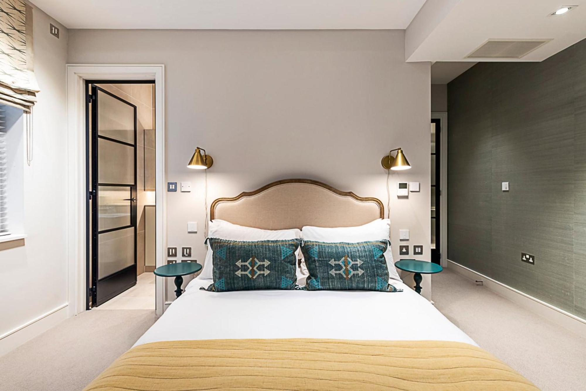 Pepys House A Modern Touch Of History * Londen
