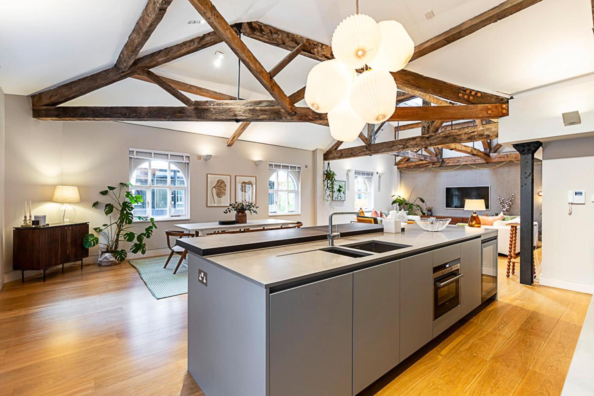 Vakantiehuis Pepys House A Modern Touch Of History