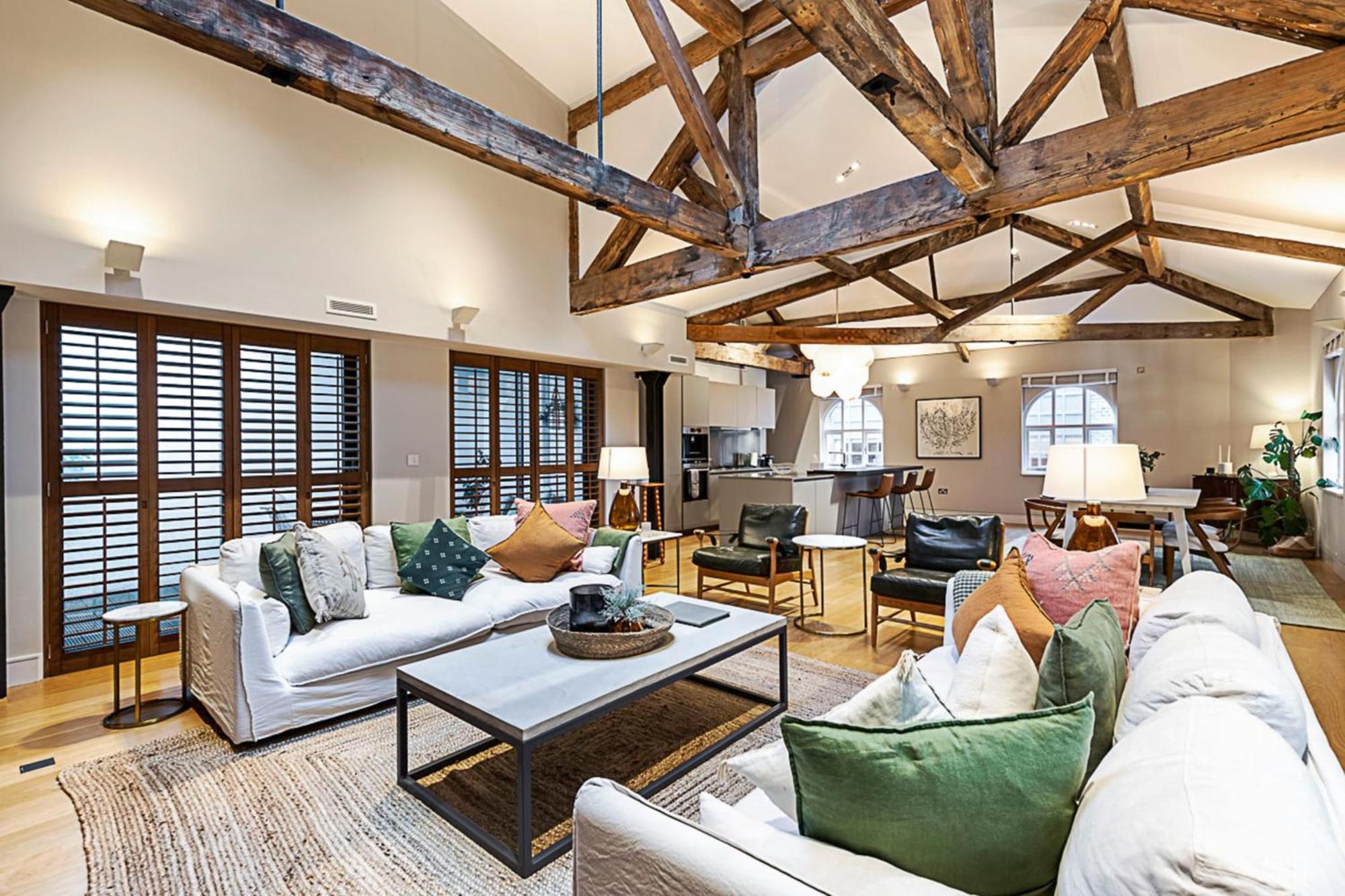 Vakantiehuis Pepys House A Modern Touch Of History Londen